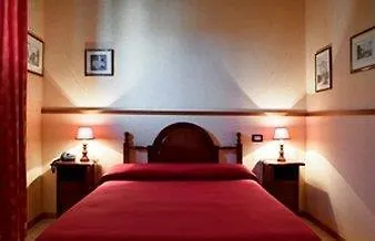 Esperia Hotell 3*