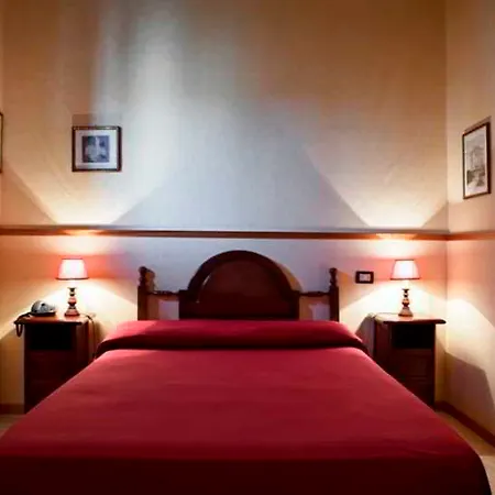 Esperia Hotel 3*