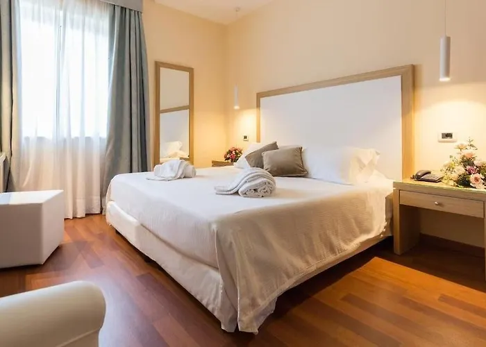 Esperia Hotel 3*