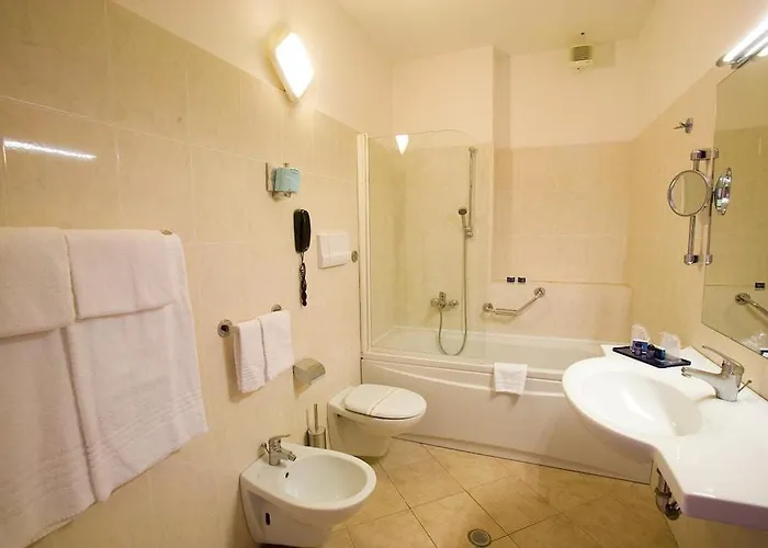 Esperia Hotel 3*