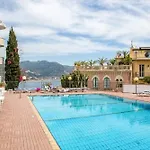 Esperia Hotel 3*